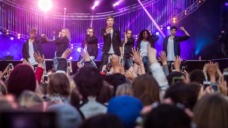 Isac Elliot ristet rådhusplassen