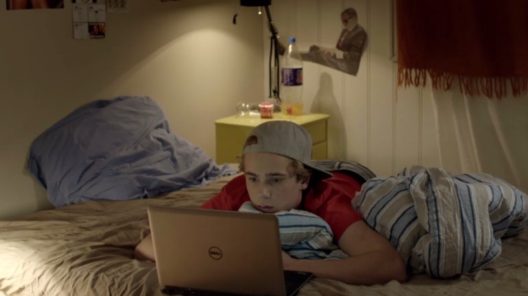 Ber om hjelp til å oversette «SKAM»