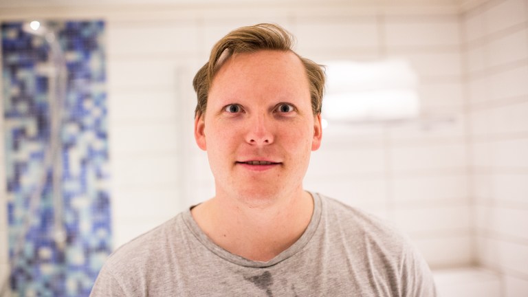 – Jeg kan ikke ta bort øyenbryna?