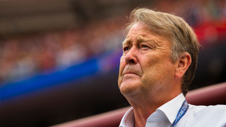Heia Fotball hyller Hareide!