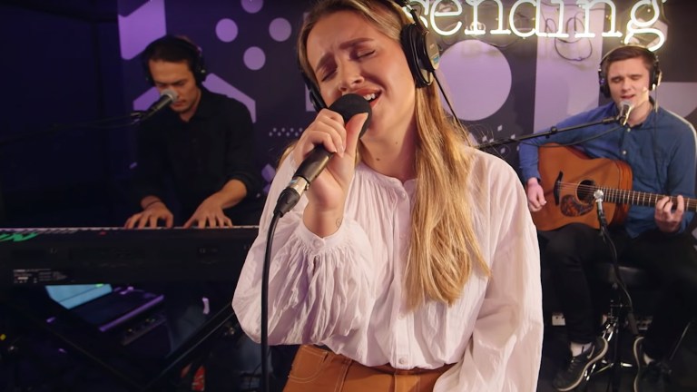Musikk: SKAAR live hos Christine