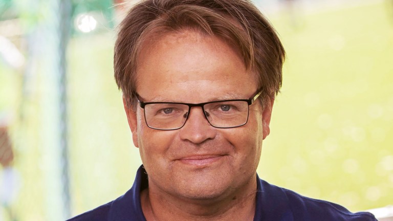 – Jeg må kommentere kampene stående!
