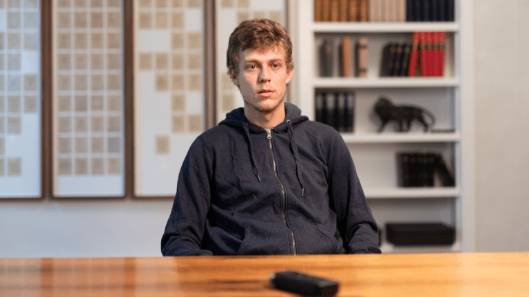 På videregående var Steinar den eneste som ikke hadde kommet i puberteten