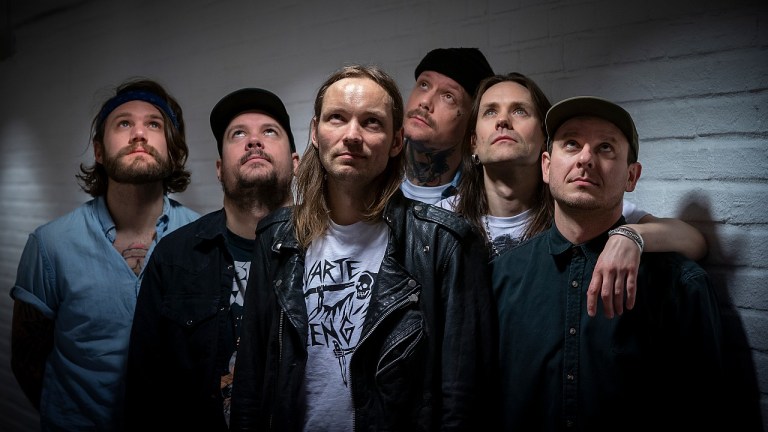 Musikk: – Skriker etter julegraut over hardcoretrommer