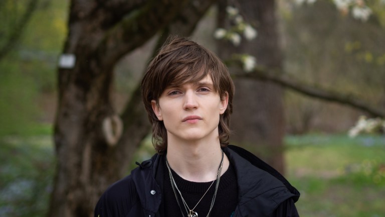 Musikk: Simon (20) lastet opp låt på «Urørt» – ble oppdaget i USA