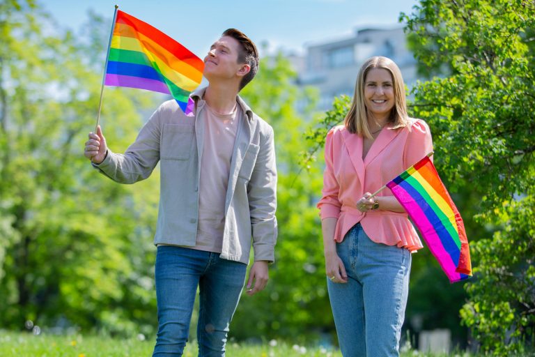 Norske bedrifter endrer logo for pride: Dette er  «pinkwashing»