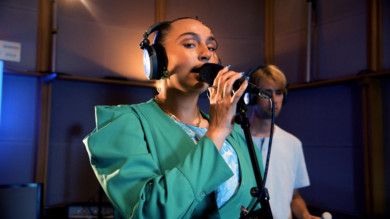 Månedens Urørt: Nedja trollbinder deg med sin cover av «Everything I wanted»