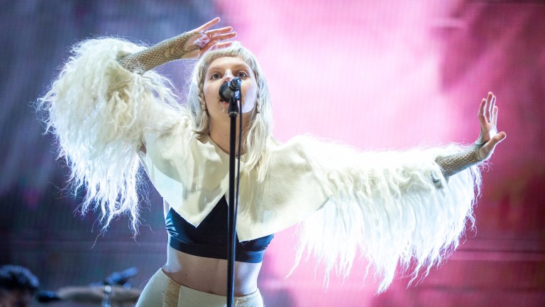 Musikk: Aurora entrer det spirituelle: – Det vil vi nok se mer av
