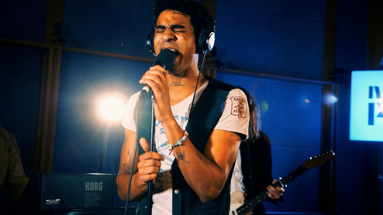 Sebastian Zalo sin cover av «Smilet i ditt eget speil» treffer hardt