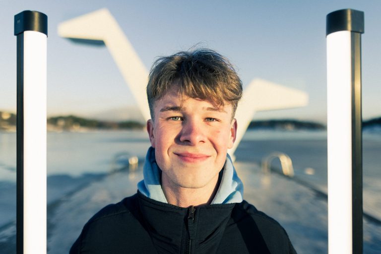 Simen vil leve av musikken, men: – Eg kan ikkje synge, eg kan ikkje eitt einaste instrument