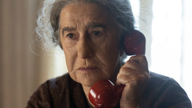 STORSPILLER: Helen Mirren som Israels statsminister Golda Meir i filmen «Golda». Foto: Ymer Media