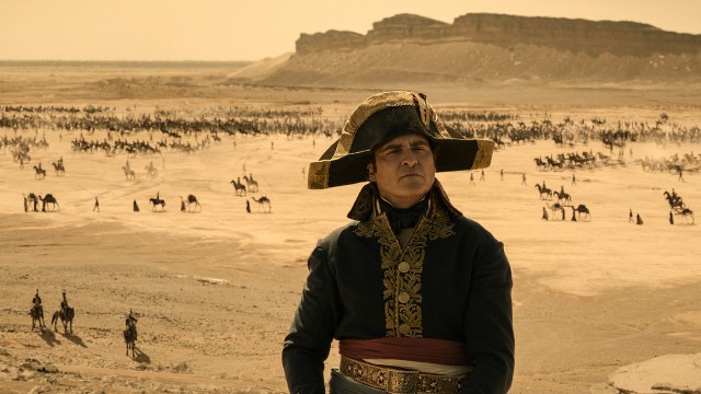 PÅ KRIGSSTIEN: Napoleon Bonaparte (Joaquin Phoenix) inntar Egypt i «Napoleon». Foto: SF Studios