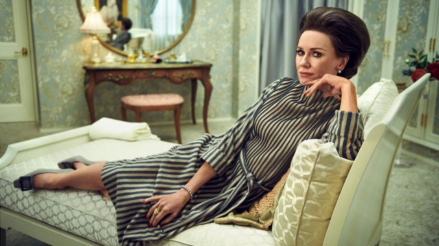 GLAMORØS: Naomi Watts som Babe Paley i «Feud: Capote Vs. The Swans». FOTO: HBO Max.