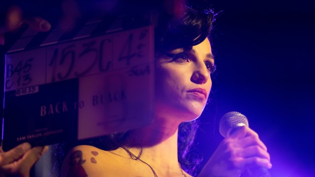 GOD HOVEDROLLE: Marisa Abela lever og ånder Amy Winehouse i «Back to Black». Foto: Dean Rogers/Ymer Media