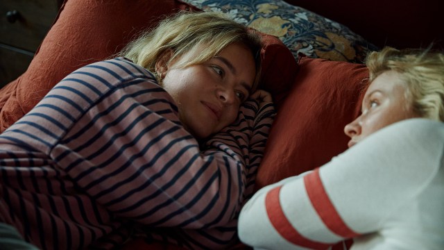 SØSTRE: Felicia Truedsson spiller Agnes, og Zara Larsson søsteren Julia, i «En del av deg». FOTO: Netflix.