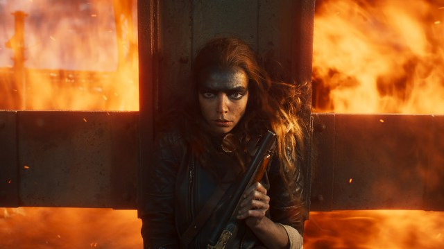 UTE ETTER HEVN: Furiosa (Anya Taylor-Joy) har mistet alt i «Furiosa: A Mad Max Saga». Foto: © 2024 Warner Bros. Entertainment Inc. All Rights Reserved.