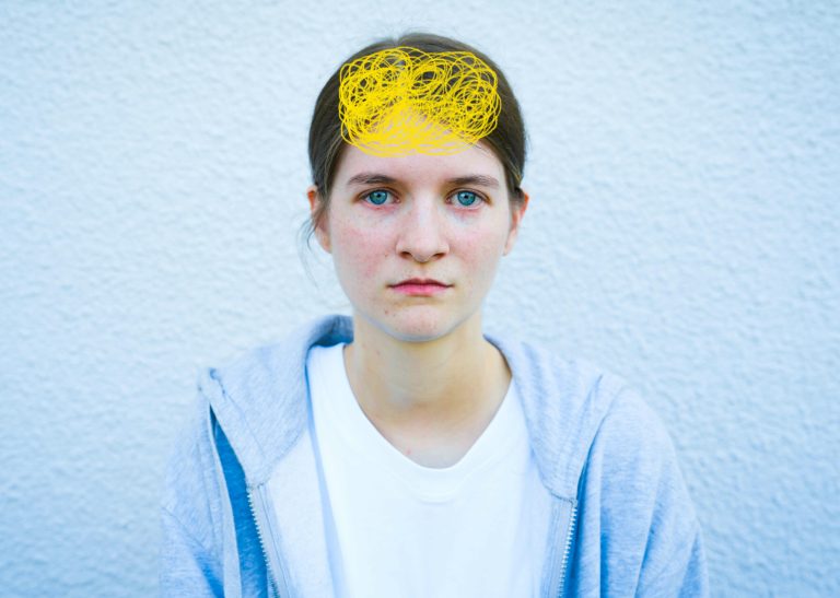 Viva (20) kan ligge våken om natta i frykt for å dø