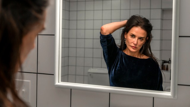 GJØR COMEBACK: Demi Moore gjør en av sine modigste roller i «The Substance». Foto: Arthaus