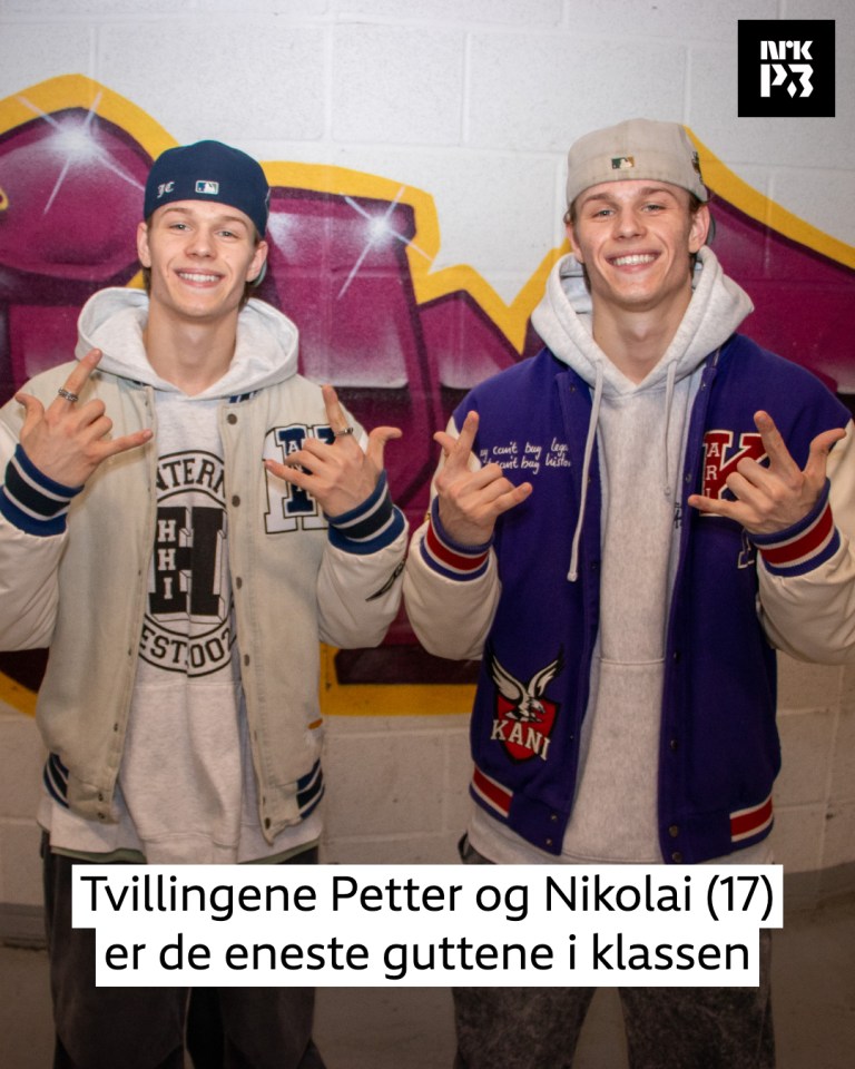 Link i bio: Tvillingene er de eneste guttene i klassen