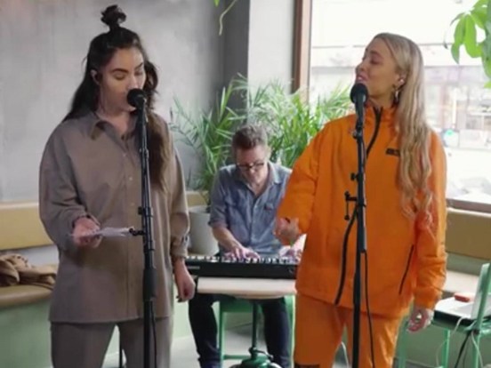 Throwback-tirsdag: Julie Bergan + Highasakite – «When the party’s over» (Billie Eilish-cover), fra «Christines Luksuslive» (2019)