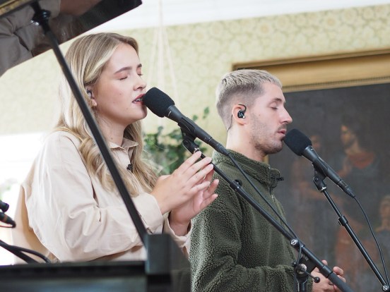 Throwback-tirsdag: Skaar og Ruben covrer «Doing to me» av Astrid S hos «Christines luksuslive» (2019)