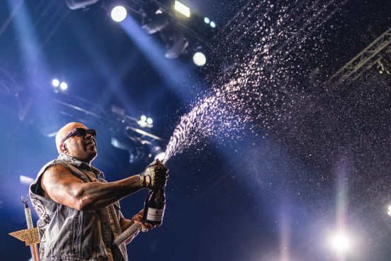 – Bare så vidt han er en artist