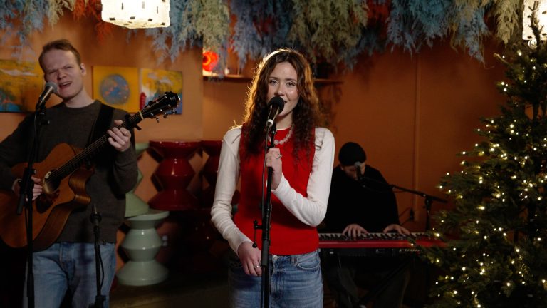 Synne Vo rører publikum med «Ser du den såmmå himmelen»