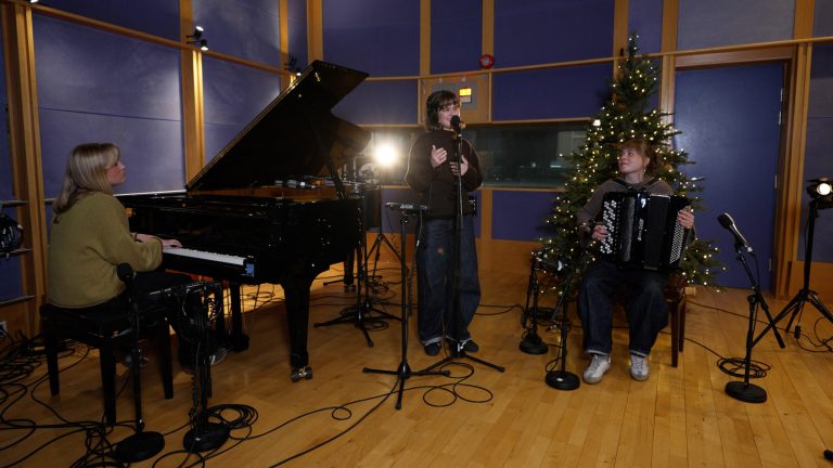 Uld berører med liveframføring av «Jeg skal finne deg»