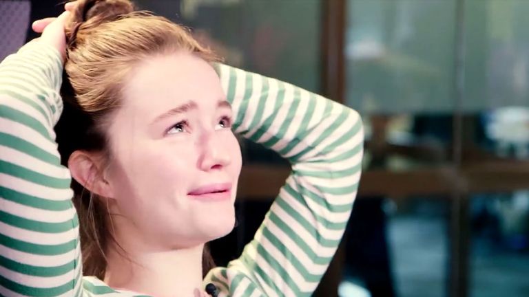Musikk: Se Sigrid kjempe mot tårene