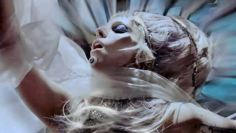 Lady Gaga under lupen
