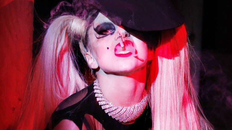 Se Lady Gagas konsert