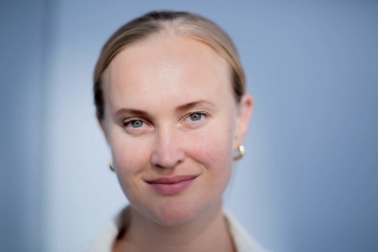 Sofie Frøysaa (32) er lei av at «dagens unge» blir rakket ned på