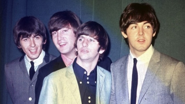 Kristin var som 16-åring forelska i The Beatles, og kastet en bamse på scenen under en Paul McCartney konsert.  (Foto: AP/Scanpix)