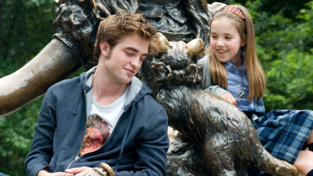 Robert Pattinson og Ruby Jerins i Remember Me. (Foto: Nordisk Film)