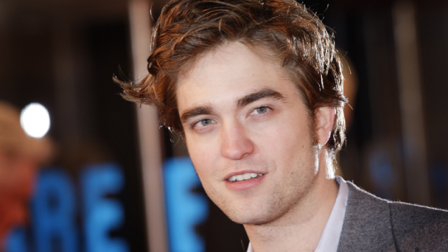 Robert Pattinson på premieren av Remember Me i London. (Foto: Joel Ryan, AP Photo)
