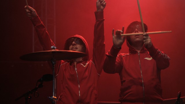 Tarjei Strøm (høyre) i lag med Kjetil Møster under Storåsfestivalen 2009. (Foto: Marius Hjeldnes, NRK P3)