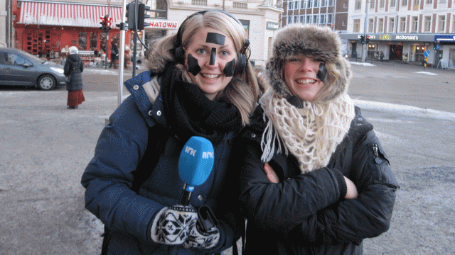 Silje og en blid svenske tester ut den nye moten. (Foto: P3morgen)