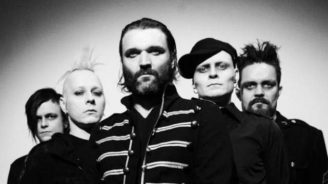 Hans-Erik Dyvik Husby (front), også kjent som Hank von Helvete fra Turboneger, er tilbake med sitt nye band, Doctor Midnight & The Mercury Cult. (Foto: Promo)