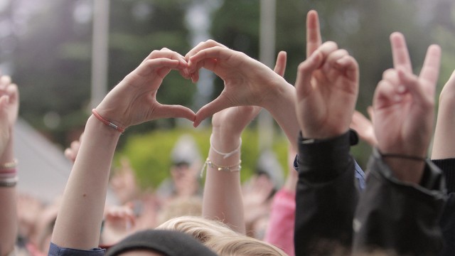 Det var ikke få hjerter å se blant publikum. (Foto: Rashid Akrim, NRK P3)