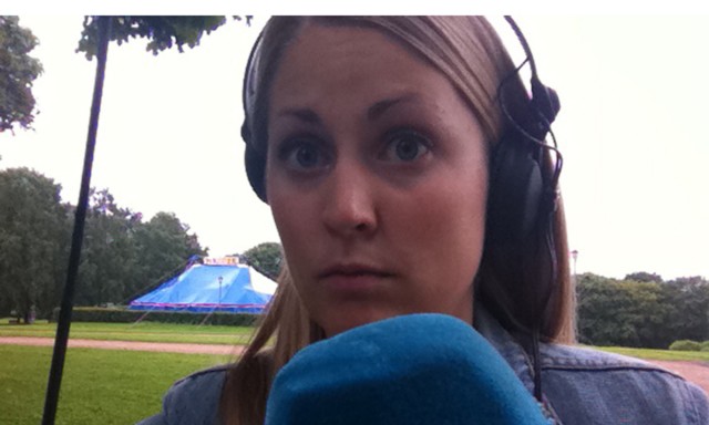 Silje foran teltet hun måtte bryte seg inn i. (Foto: P3morgen)