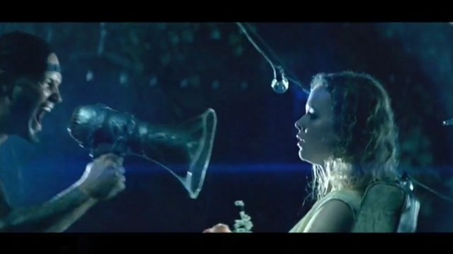 Limp Bizkit blander tvang, frykt, aggresjon OG nærhet i videoen til "Eat You Alive".