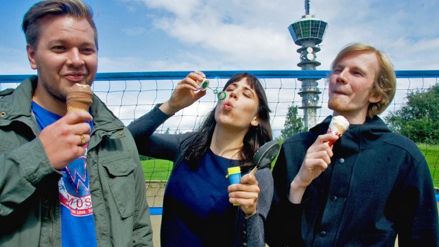 P3sommer er fascinert over stemmen til Sverres pappa. (Foto: Silje Strømmen)