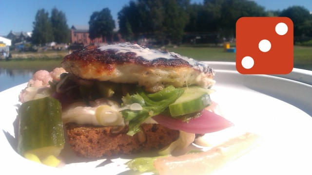 Fiskeburger på rugbrød. (Foto: Brød)