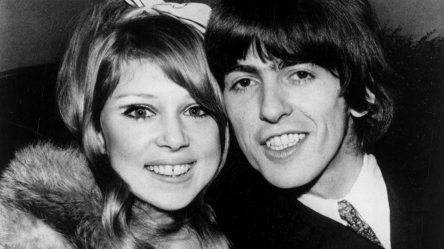 Patti Boyd og George Harrison rett etter bryllupet sitt i 1966. (Foto: Scanpix)