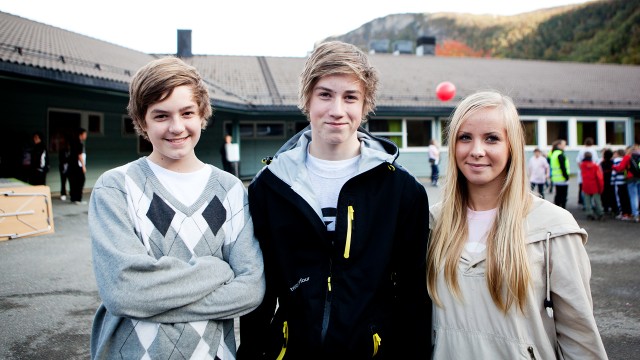 John Torvald Engseth, Mats Westgaard og Christina Haug på Løpsmark skole. (Foto: Tom Øverlie, NRK P3)