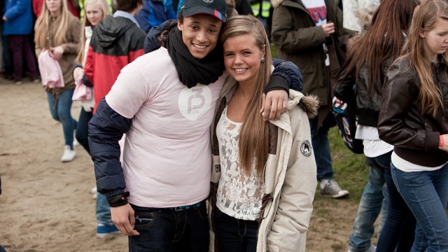 Ibrahim Swarray og Ingrid Takla gleder seg til konserten er i gang. (Foto: Kim Erlandsen, NRK P3)