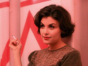 Audrey Horne, spilt av Sherilyn Fenn, fra 90-tallsserien Twin Peaks er inspirasjon til låta Jive Babe. (Foto: ABC).