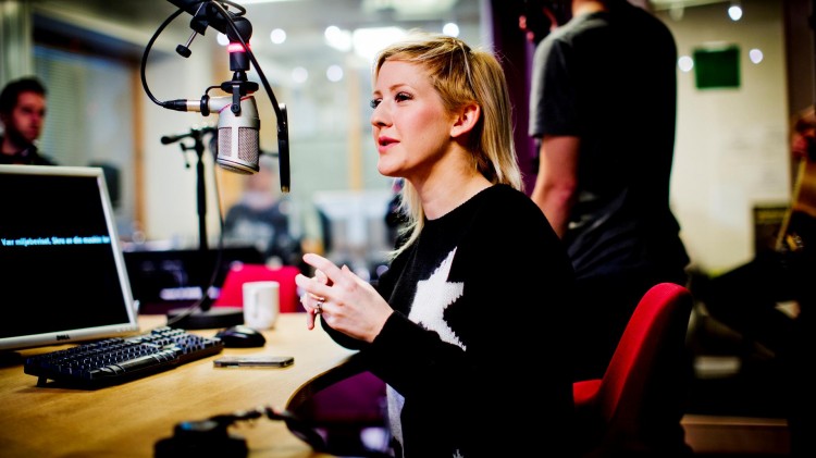 Ellie Goulding i Popsalongen. (Foto: Jonas Jeremiassen Tomter, NRK P3)