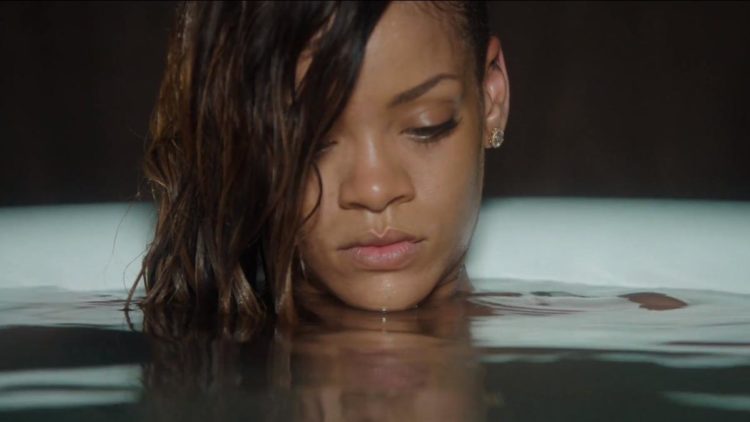 "Stay" har skaffet Rihanna mange visninger på YouTube de siste ukene. (Skjermdump)