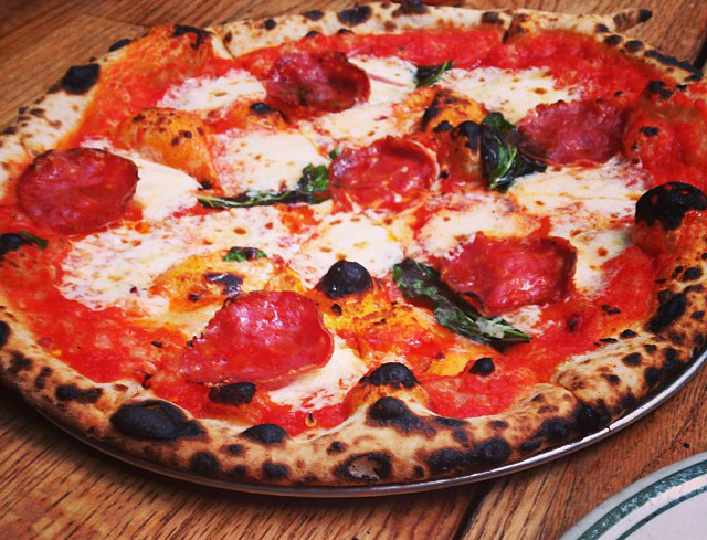 Roberta' s pizzarestaurant i New York (Foto: Dreburr/Instagram)